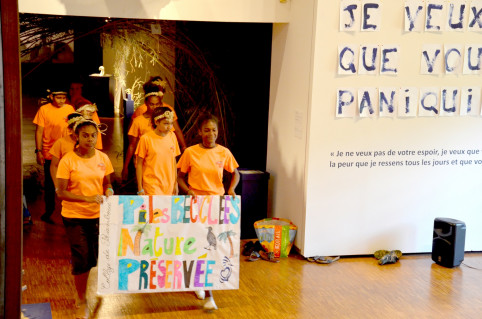 Parmi les projets du collège de Païamboué : une saynète sur la protection de l'environnement.